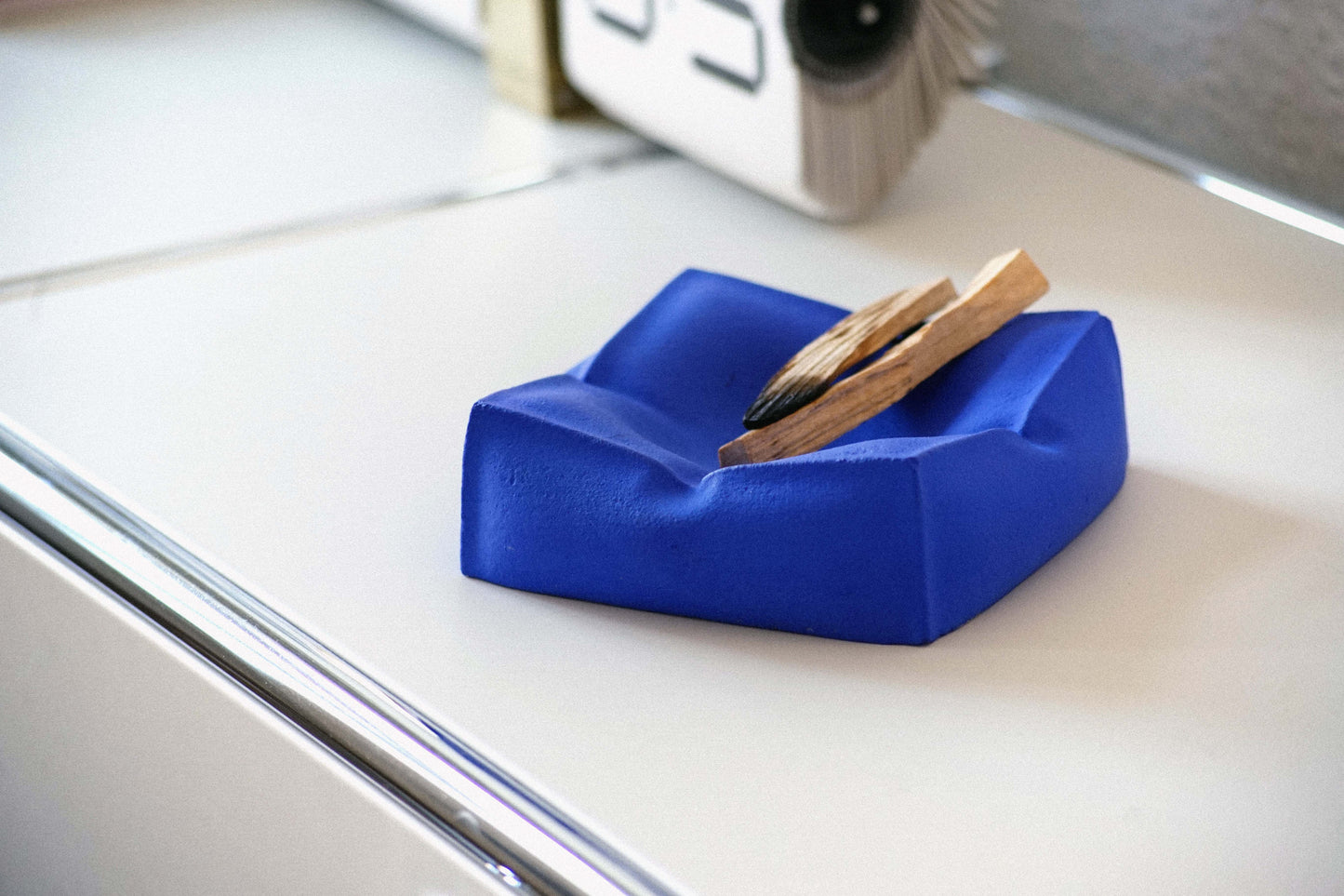 pillow tray ultramarine